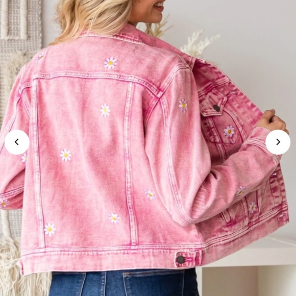 Veveret Daisy Print Button Up Pink Boutique Denim Jacket, Medium - Picture 3 of 15